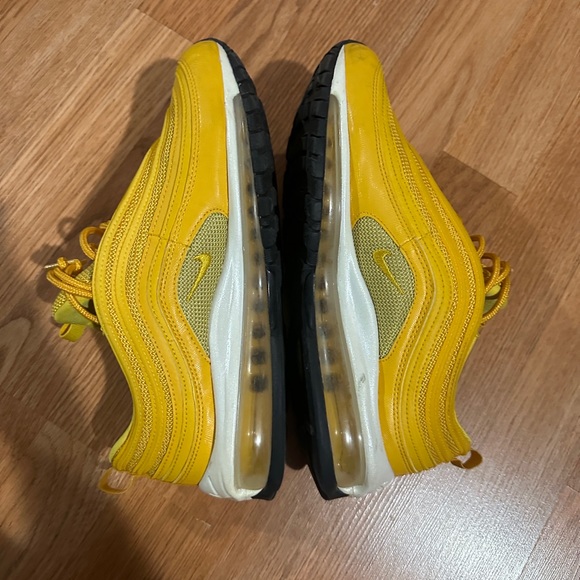 Uses Nike air max 97s - Picture 4 of 5